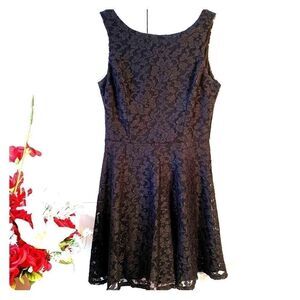 BLACK w SILVER METALLIC ACCENTS STRETCH LACE DRESS